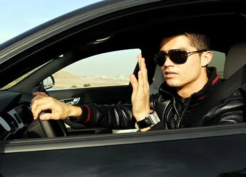 Khi CR7 thừa tiền... ảnh 1