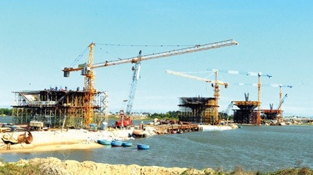 The An Dong Bridge, linking Ninh Phuoc district with Dong Hai precinct of Phan Rang city in southern Ninh Thuan Province, was built with a total investment capital of VND1.3 trillion (US$61.9 million) raised through Government bonds. — VNA/VNS Photo Danh Lam The An Dong Bridge, linking Ninh Phuoc district with Dong Hai precinct of Phan Rang city in southern Ninh Thuan Province, was built with a total investment capital of VND1.3 trillion (US$61.9 million) raised through Government bonds. — VNA/VNS Photo Danh Lam