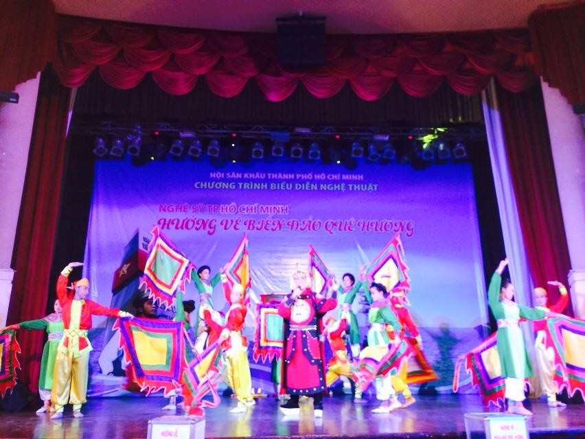 Over 200 artists participate in the art program. (Photo: Quoc Khanh) Over 200 artists participate in the art program. (Photo: Quoc Khanh)