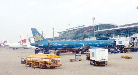 Tan Son Nhat International Airport in HCM City. Lawmakers yesterday provided opinions on the revised Law on Civil Aviation. — VNA/VNS Photo Huy Hung Tan Son Nhat International Airport in HCM City. Lawmakers yesterday provided opinions on the revised Law on Civil Aviation. — VNA/VNS Photo Huy Hung