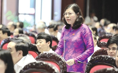 NA deputy Le Thi Yen from northern Phu Tho Province delivers her questions to members of the Government yesterday morning in a Q&A session at the 13th National Assembly. — VNA/VNS Photo An Dang NA deputy Le Thi Yen from northern Phu Tho Province delivers her questions to members of the Government yesterday morning in a Q&A session at the 13th National Assembly. — VNA/VNS Photo An Dang