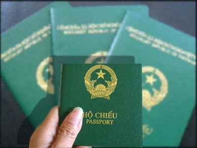 The law, effective from July 1, 2009, stipulates that overseas Vietnamese must register with overseas Vietnamese representative missions to retain their Vietnamese nationality within five years after the effective date of this Law.— Photo tuvanluat The law, effective from July 1, 2009, stipulates that overseas Vietnamese must register with overseas Vietnamese representative missions to retain their Vietnamese nationality within five years after the effective date of this Law.— Photo tuvanluat
