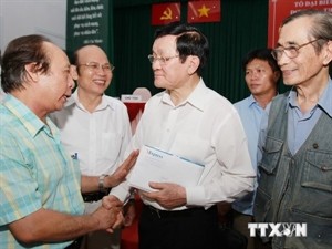 President Truong Tan Sang meets with voters in District 1, Ho Chi Minh City (Source: VNA) President Truong Tan Sang meets with voters in District 1, Ho Chi Minh City (Source: VNA)