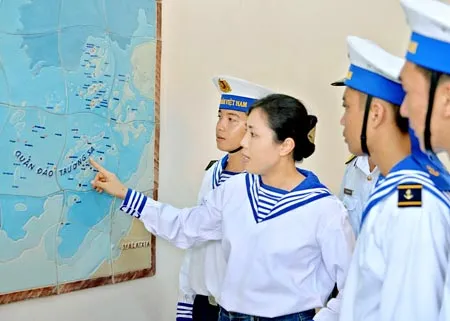 Tấm bản đồ Việt Nam khổng lồ bằng gốm đặt ở Trường Sa