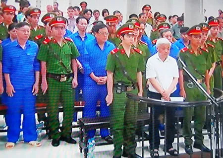 Kết thúc phiên tòa sơ thẩm xét xử vụ án "bầu Kiên" và đồng phạm: "Bầu" Kiên nhận mức án 30 năm tù đối với 4 tội danh ảnh 2 Kết thúc phiên tòa sơ thẩm xét xử vụ án "bầu Kiên" và đồng phạm: "Bầu" Kiên nhận mức án 30 năm tù đối với 4 tội danh ảnh 2