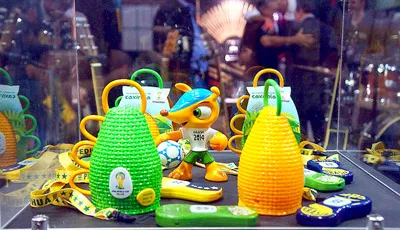 Caxirola có hình dáng giống như những quả lựu đạn. Caxirola có hình dáng giống như những quả lựu đạn.