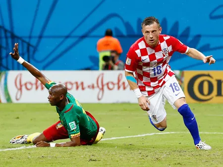 Tiền đạo Ivica Olic sau khi ghi bàn mở tỷ số cho Croatia. Tiền đạo Ivica Olic sau khi ghi bàn mở tỷ số cho Croatia.