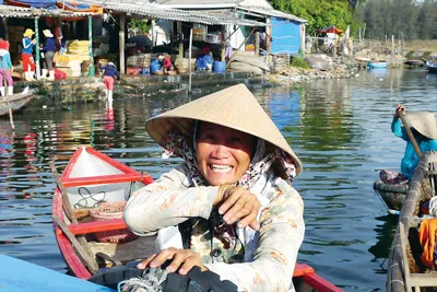 Nụ cười trên sông cá Sa Kỳ. Nụ cười trên sông cá Sa Kỳ.
