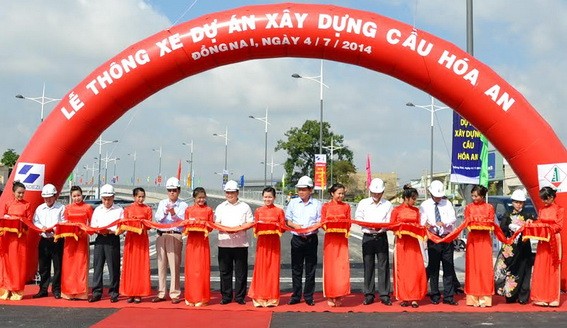 At the inauguration ceremony of the new bridge ( Photo: Sonadezi) At the inauguration ceremony of the new bridge ( Photo: Sonadezi)