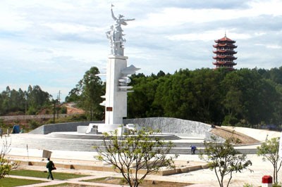 The victory monument at Dong Loc T-Junction (Photo: SGGP) The victory monument at Dong Loc T-Junction (Photo: SGGP)