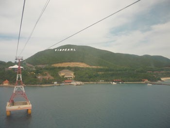 The cable car system brings visitots to Vinpearl Resort in Nha Trang. (Photo: KK)