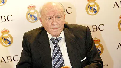 Huyền thoại của bóng đá thế giới Di Stefano.