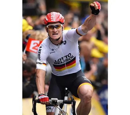 Andre Greipel phấn khích với chiến thắng. Andre Greipel phấn khích với chiến thắng.