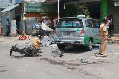 Xe taxi gây tai nạn giao thông liên hoàn