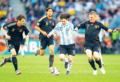 Phong tỏa Messi - quyết định sự thành bại của đội tuyển Đức. Phong tỏa Messi - quyết định sự thành bại của đội tuyển Đức.