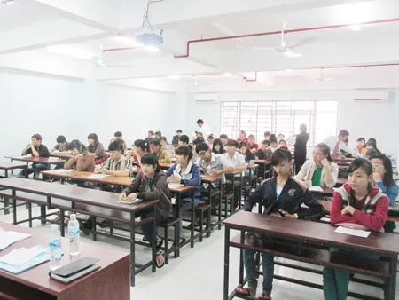 Kỳ thi Cao đẳng 2014: Nhiều trường TPHCM có tỉ lệ thí sinh dự thi cao ảnh 2 Kỳ thi Cao đẳng 2014: Nhiều trường TPHCM có tỉ lệ thí sinh dự thi cao ảnh 2