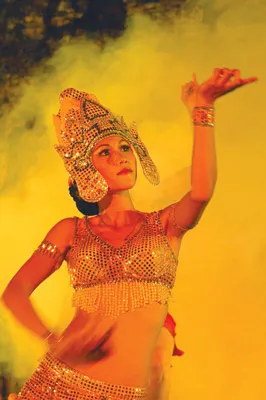 Uyển chuyển điệu múa Apsara Uyển chuyển điệu múa Apsara