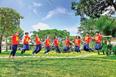 Học sinh Trường cấp 1, 2, 3 Nam Sài Gòn. Học sinh Trường cấp 1, 2, 3 Nam Sài Gòn.