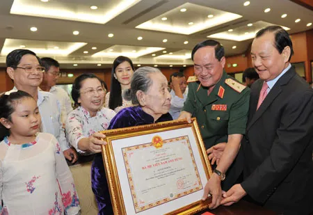 TPHCM: 182 mẹ nhận danh hiệu Bà mẹ Việt Nam anh hùng