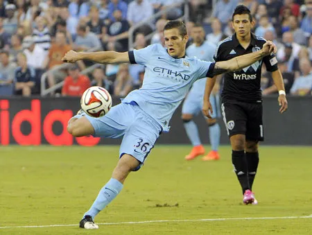 Tân binh Bruno Zuculini của Manchester City. Tân binh Bruno Zuculini của Manchester City.