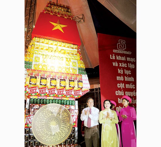 Deputy Secretary of Party Committee of Ho Chi Minh City Nguyen Thi Thu Ha attends the opening ceremony. SGGP Deputy Secretary of Party Committee of Ho Chi Minh City Nguyen Thi Thu Ha attends the opening ceremony. SGGP