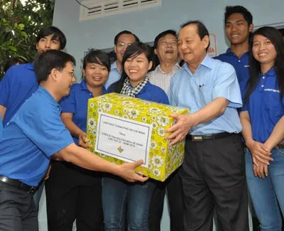 Lãnh đạo TPHCM thăm chiến sĩ Mùa hè xanh