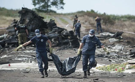 Ngừng tìm kiếm nạn nhân máy bay MH17