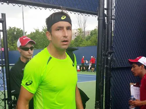 Matosevic rời sân đấu vài phút sau khi bỏ cuộc, giúp Kokkinakis giành quyền đi tiếp. Matosevic rời sân đấu vài phút sau khi bỏ cuộc, giúp Kokkinakis giành quyền đi tiếp.