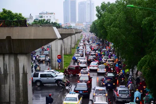 Hà Nội lại ngập sau cơn mưa kéo dài ảnh 4