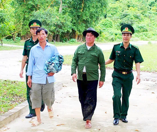 Bắt 8 đối tượng vượt biên trái phép ra nước ngoài