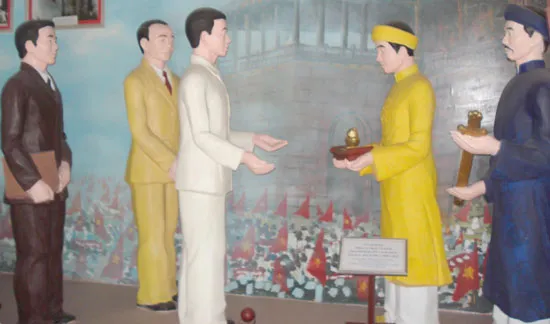 Tái hiện cảnh vua Bảo Đại thoái vị