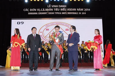 Công ty Yến sào Khánh Hòa nhận được Giải thưởng thương hiệu nổi tiếng Asean và Giải thưởng Green Tech (Công nghệ xanh)