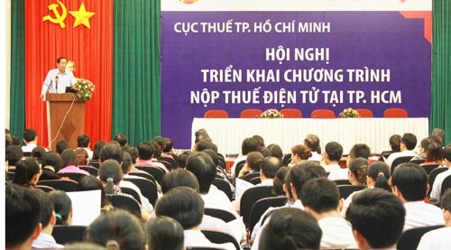 Over 300 businesses attend a conference on implementation of the online tax claim system in HCMC on September 16 (Photo: SGGP) Over 300 businesses attend a conference on implementation of the online tax claim system in HCMC on September 16 (Photo: SGGP)