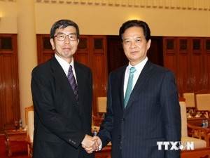 Prime Minister Nguyen Tan Dung (right) receives ADB President Takehiko Nakao (Photo: VNA) Prime Minister Nguyen Tan Dung (right) receives ADB President Takehiko Nakao (Photo: VNA)