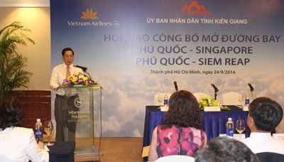 The launching ceremony on new air routes, Phu Quoc-Singapore and Phu Quoc-SiemRiep (Photo: Sggp) The launching ceremony on new air routes, Phu Quoc-Singapore and Phu Quoc-SiemRiep (Photo: Sggp)