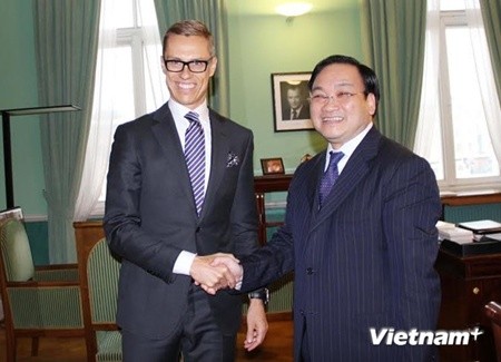 Finnish Prime Minister Alexander Stubb receives Vietnamese Deputy Prime Minister Hoang Trung Hai (R) in Helsinki yesterday. — VNA/VNS Photo Manh Hung Finnish Prime Minister Alexander Stubb receives Vietnamese Deputy Prime Minister Hoang Trung Hai (R) in Helsinki yesterday. — VNA/VNS Photo Manh Hung