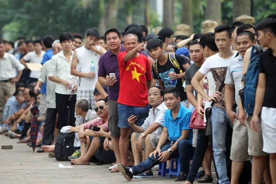 Nhọc nhằn kiếm vé xem U19 Việt Nam thi đấu ảnh 3