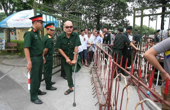 Nhọc nhằn kiếm vé xem U19 Việt Nam thi đấu ảnh 5