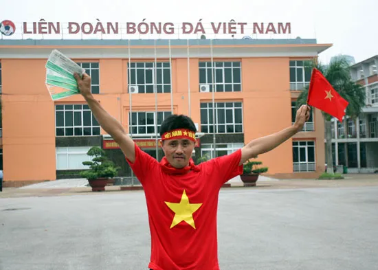 Nhọc nhằn kiếm vé xem U19 Việt Nam thi đấu ảnh 7