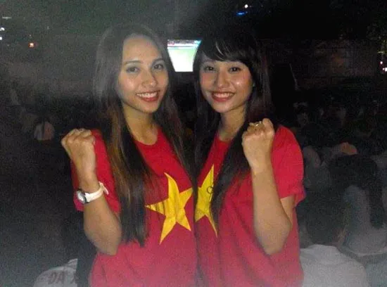 Đông đảo bạn trẻ cổ vũ cho đội nhà ảnh 3
