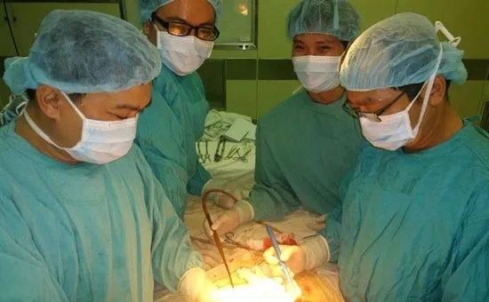 Bệnh viện Trung ương Huế cứu sống bệnh nhi mắc bệnh “thai trong thai”