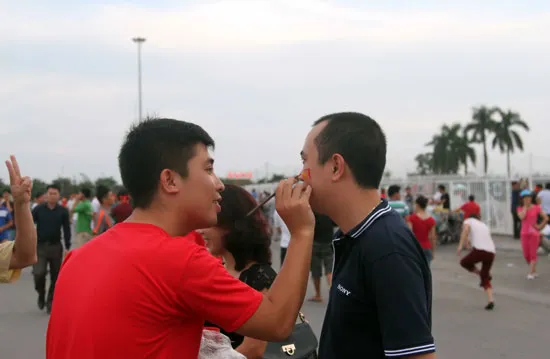 CĐV Việt Nam hào hứng trước trận chung kết gặp U19 Nhật Bản ảnh 2