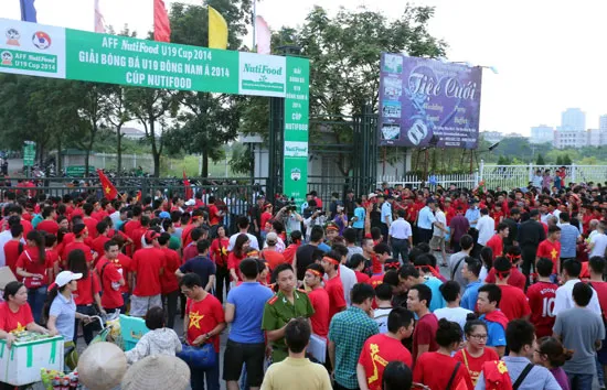 CĐV Việt Nam hào hứng trước trận chung kết gặp U19 Nhật Bản ảnh 8