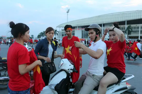 CĐV Việt Nam hào hứng trước trận chung kết gặp U19 Nhật Bản ảnh 9