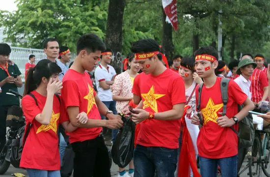 CĐV Việt Nam hào hứng trước trận chung kết gặp U19 Nhật Bản ảnh 10