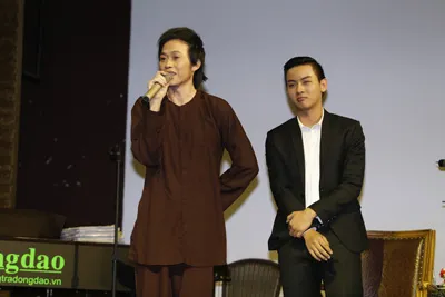 Hoài Linh nghẹn ngào chúc mừng MV mới của Hoài Lâm
