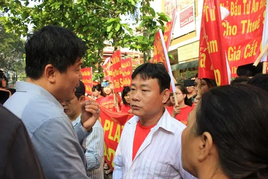 Hàng trăm tiểu thương An Đông Plaza tiếp tục phản đối tăng giá thuê sạp