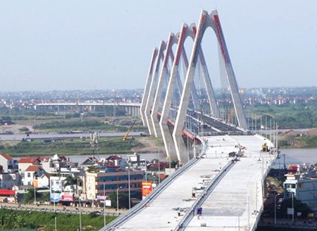 Two thirds of the US$647 million Nhat Tan Bridge in Ha Noi was borrowed from Japan. — VNA/VNS Photo Huy Hung Two thirds of the US$647 million Nhat Tan Bridge in Ha Noi was borrowed from Japan. — VNA/VNS Photo Huy Hung