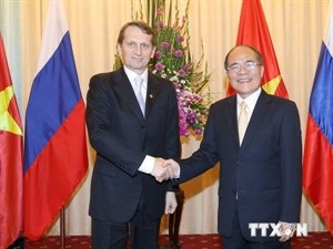 NA Chairman Nguyen Sinh Hung (R) and Russian Chairman Sergey Evgenievich Naryshkin (Photo: VNA) NA Chairman Nguyen Sinh Hung (R) and Russian Chairman Sergey Evgenievich Naryshkin (Photo: VNA)