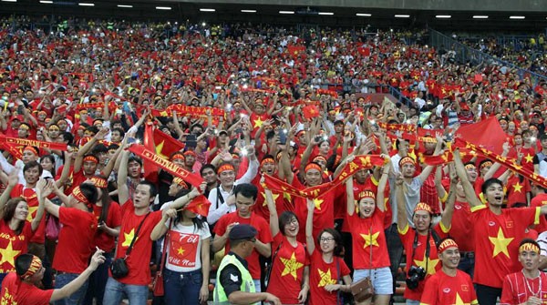 Crowded Vietnamese fans at Shah Alam stadium yesterday (Photo:SGGP) Crowded Vietnamese fans at Shah Alam stadium yesterday (Photo:SGGP)